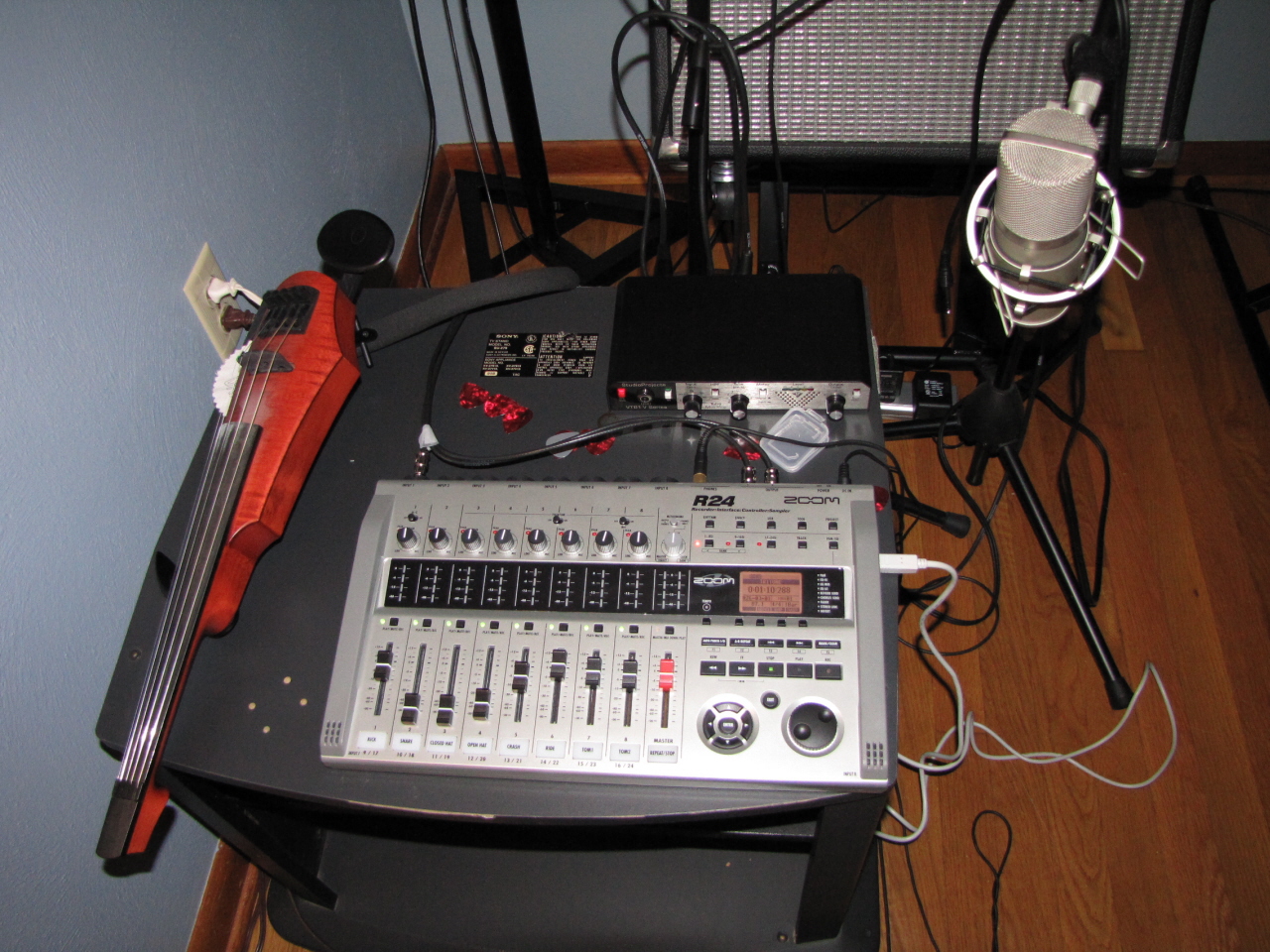 Home Recording Studio Based On Zoom R24